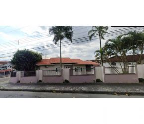 Casa no Bairro Nova Brasília em Joinville com 3 Dormitórios (1 suíte) - 706