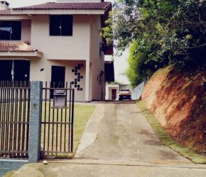 Casa no Bairro Nova Brasília em Joinville com 3 Dormitórios (1 suíte) - BU52347V