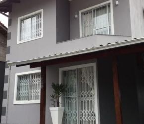 Casa no Bairro Paranaguamirim em Joinville com 2 Dormitórios e 150 m² - 3065