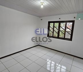 Casa no Bairro Paranaguamirim em Joinville com 3 Dormitórios (1 suíte) e 120.75 m² - 00680001