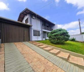 Casa no Bairro Petrópolis em Joinville com 4 Dormitórios (3 suítes) - LG9287