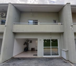 Casa no Bairro Pirabeiraba em Joinville com 3 Dormitórios (1 suíte) e 111 m² - SR096