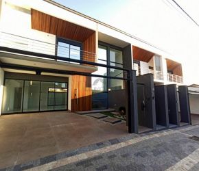 Casa no Bairro Saguaçú em Joinville com 3 Dormitórios (1 suíte) e 157 m² - LG8421