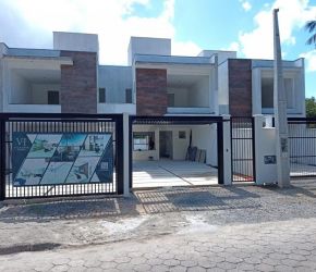 Casa no Bairro Saguaçú em Joinville com 3 Dormitórios (3 suítes) - LG8674