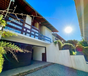 Casa no Bairro Saguaçú em Joinville com 4 Dormitórios (1 suíte) e 360 m² - TT0805V