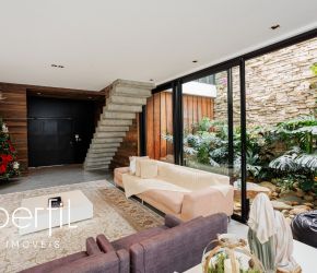 Casa no Bairro Saguaçú em Joinville com 4 Dormitórios (3 suítes) e 330 m² - CA00689