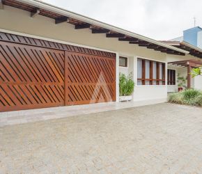 Casa no Bairro Saguaçú em Joinville com 4 Dormitórios (1 suíte) - 27829