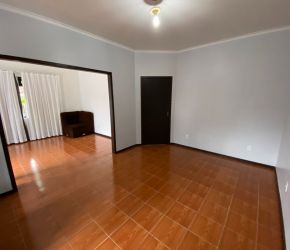 Casa no Bairro Saguaçú em Joinville com 3 Dormitórios (1 suíte) - 22668