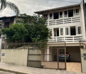 Casa no Bairro Santo Antônio em Joinville com 3 Dormitórios (1 suíte) e 170 m² - SR027