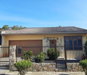 Casa no Bairro Vila Nova em Joinville com 3 Dormitórios - KR156