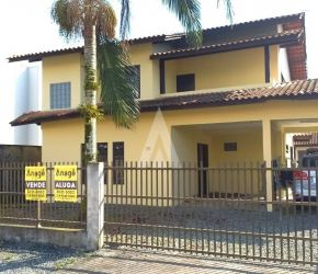 Casa no Bairro Vila Nova em Joinville com 3 Dormitórios (1 suíte) - 24426N