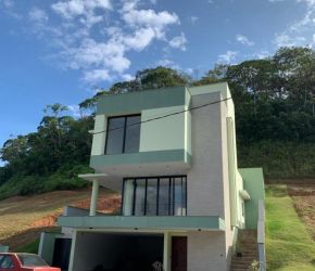 Casa no Bairro Vila Nova em Joinville com 3 Dormitórios (3 suítes) e 299 m² - 2920