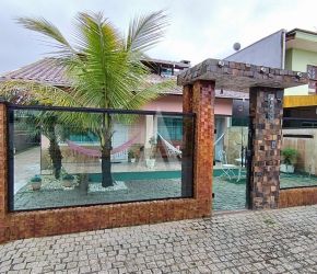 Casa no Bairro Vila Nova em Joinville com 3 Dormitórios (1 suíte) - 25594