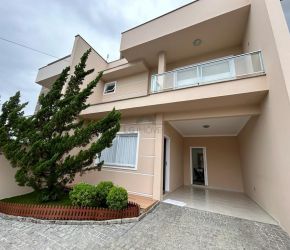 Casa no Bairro Vila Nova em Joinville com 3 Dormitórios (1 suíte) - LG9210