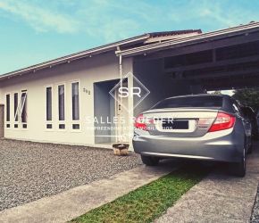Casa no Bairro Vila Nova em Joinville com 3 Dormitórios (1 suíte) - SR220