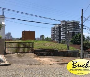 Terreno no Bairro Anita Garibaldi em Joinville com 813 m² - BU53074V