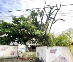 Terreno no Bairro Iririú em Joinville com 600 m² - ST013