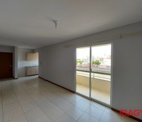 Apartamento no Bairro Pagani em Palhoça com 2 Dormitórios (1 suíte) e 65.85 m² - 112452