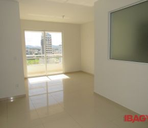 Apartamento no Bairro Pedra Branca em Palhoça com 2 Dormitórios (1 suíte) e 74.6 m² - 107067