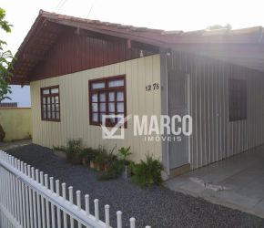 Casa no Bairro Armação em Penha com 3 Dormitórios (1 suíte) e 130 m² - 6688399