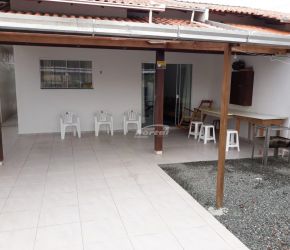 Casa no Bairro Centro em Penha com 3 Dormitórios (1 suíte) e 197 m² - 35718693