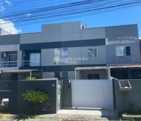 Casa no Bairro Perequê em Porto Belo com 3 Dormitórios (1 suíte) - 464284