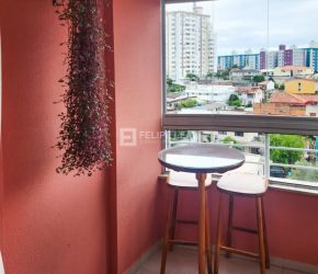 Apartamento no Bairro Barreiros em São José com 2 Dormitórios (1 suíte) e 74 m² - 20834