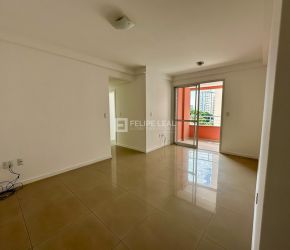 Apartamento no Bairro Barreiros em São José com 3 Dormitórios (1 suíte) e 84 m² - 21338