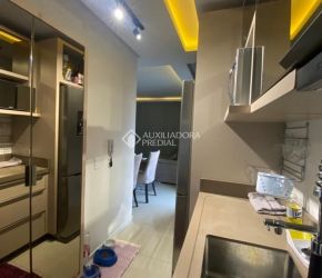 Apartamento no Bairro Barreiros em São José com 3 Dormitórios (1 suíte) - 690729