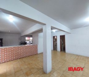 Apartamento no Bairro Campinas em São José com 3 Dormitórios e 74 m² - 123105