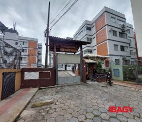 Apartamento no Bairro Campinas em São José com 1 Dormitórios e 40 m² - 123401