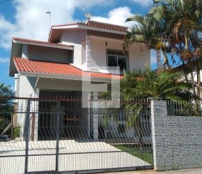 Casa no Bairro Areias em São José com 3 Dormitórios (1 suíte) e 200 m² - 2756