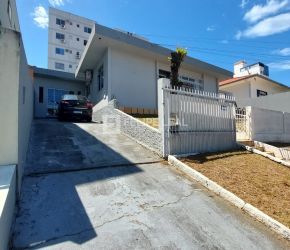 Casa no Bairro Barreiros em São José com 3 Dormitórios (1 suíte) e 130 m² - 18310