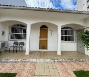 Casa no Bairro Barreiros em São José com 3 Dormitórios (1 suíte) - 464628