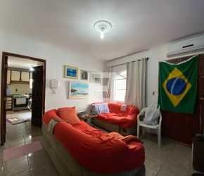 Casa no Bairro Forquilhinhas em São José com 5 Dormitórios (2 suítes) e 220 m² - 16367