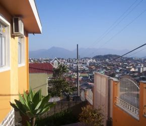 Casa no Bairro Forquilhinhas em São José com 2 Dormitórios (1 suíte) - 459000