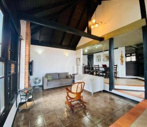 Casa no Bairro Ponta de Baixo em São José com 3 Dormitórios e 198 m² - CA4094