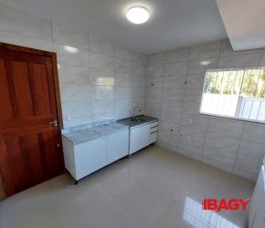 Casa no Bairro Potecas em São José com 2 Dormitórios e 72.24 m² - 123692