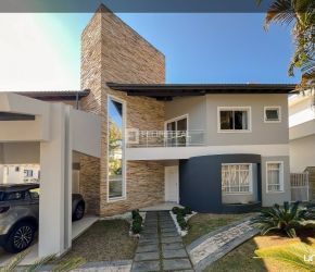 Casa no Bairro Roçado em São José com 4 Dormitórios (2 suítes) e 390 m² - 2147