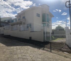 Casa no Bairro Serraria em São José com 3 Dormitórios (1 suíte) e 212 m² - 295