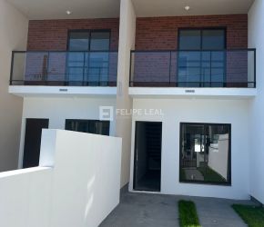 Casa no Bairro Sertão do Maruim em São José com 2 Dormitórios e 80 m² - 21513