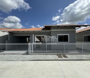 Casa no Bairro Araponguinhas em Timbó com 2 Dormitórios e 70 m² - LR362