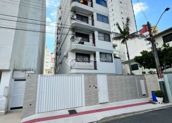 Apartamento no Bairro Centro em Balneário Camboriú com 3 Dormitórios (1 suíte) - 460434