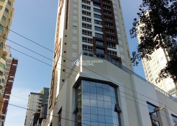 Apartamento no Bairro Centro em Balneário Camboriú com 4 Dormitórios (4 suítes) - 358173