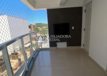 Apartamento no Bairro Centro em Balneário Camboriú com 3 Dormitórios (1 suíte) - 116731