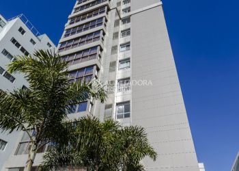 Apartamento no Bairro Centro em Balneário Camboriú com 3 Dormitórios (3 suítes) - 466809