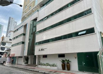 Apartamento no Bairro Centro em Balneário Camboriú com 3 Dormitórios (3 suítes) - 352578