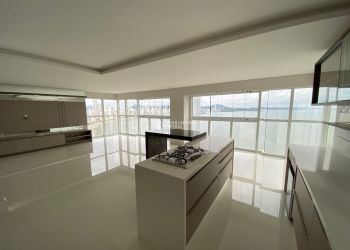 Apartamento no Bairro Centro em Balneário Camboriú com 4 Dormitórios (4 suítes) - 401402