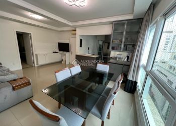 Apartamento no Bairro Centro em Balneário Camboriú com 3 Dormitórios (1 suíte) - 471134