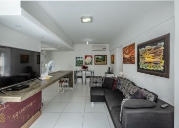 Apartamento no Bairro Centro em Balneário Camboriú com 2 Dormitórios (1 suíte) e 126 m² - GD0129